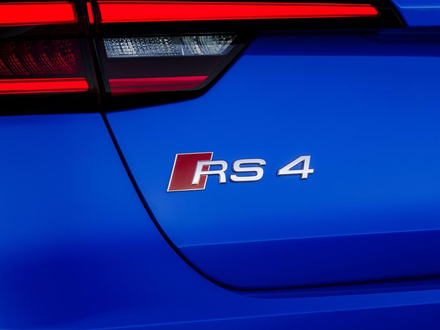 Логотип Audi RS4 Avant (B9) 2017 года  (WW) (фото 15 из 57)